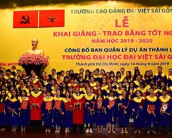 Sinh viên tốt nghiệp Đại Việt Sài Gòn
